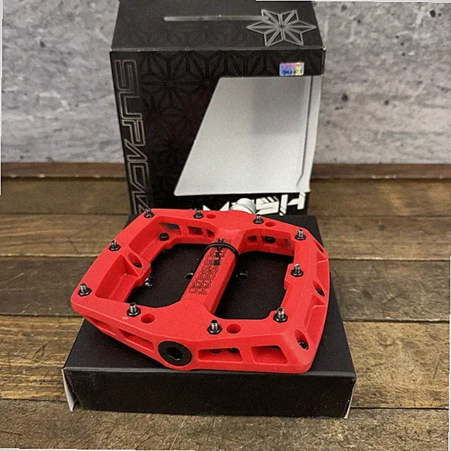 Supacaz Smash Flat Platform Bike Pedals 9/16 Red Composite Pair Pair 2 Pedals